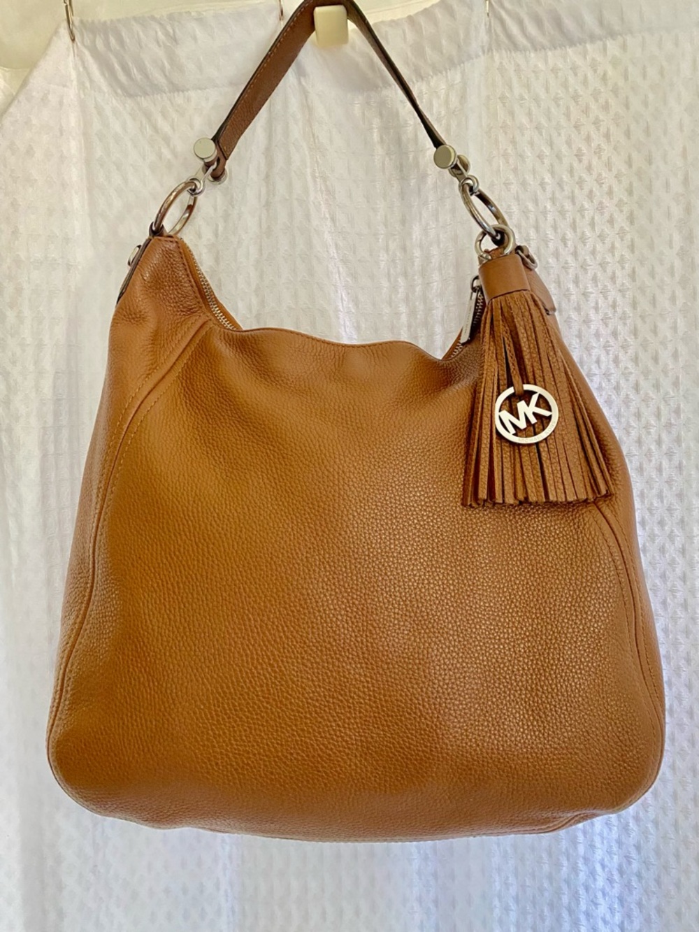 Michael Kors Caramel Pebbled Leather Large Hobo Bag With Tassel - Picture 3 of 14